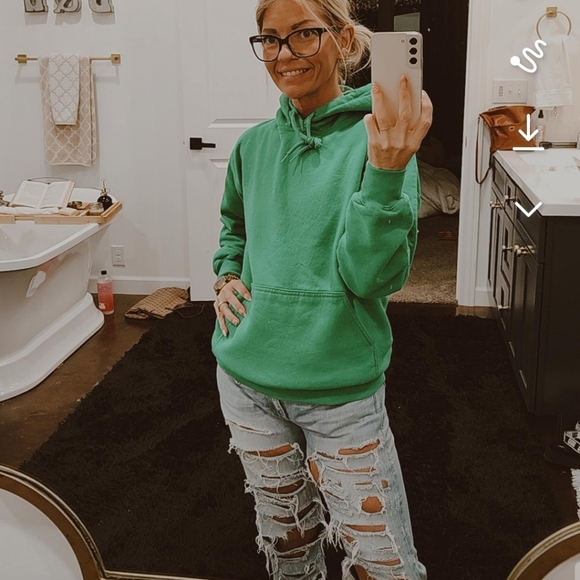 Meet your Posher, Lori - Picture 3 of 15